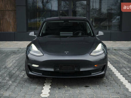 Серый Тесла Модель 3, объемом двигателя 0 л и пробегом 150 тыс. км за 19000 $, фото 1 на Automoto.ua