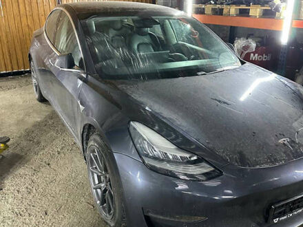 Серый Тесла Модель 3, объемом двигателя 0 л и пробегом 112 тыс. км за 19500 $, фото 1 на Automoto.ua