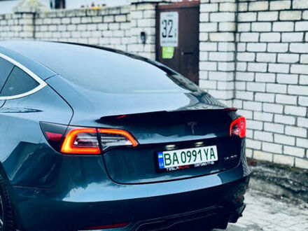 Тесла Модель 3 2018 у Александрие на Automoto.ua Сірий Тесла Модель 3, об'ємом двигуна 0 л та пробігом 165 тис. км за 14999 $, фото 1 на Automoto.ua