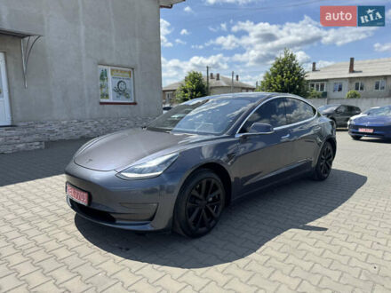 Тесла Модель 3 2018 у Луцьку на Automoto.ua Сірий Тесла Модель 3, об'ємом двигуна 0 л та пробігом 196 тис. км за 15500 $, фото 1 на Automoto.ua