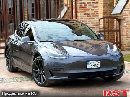 Серый Тесла Модель 3, объемом двигателя 63 л и пробегом 150 тыс. км за 15999 $, фото 1 на Automoto.ua