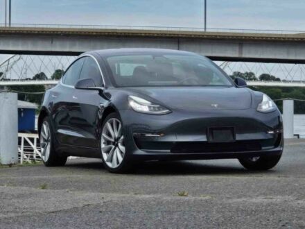 Тесла Модель 3 2018 у Чернівцях на Automoto.ua Сірий Тесла Модель 3, об'ємом двигуна 0 л та пробігом 66 тис. км за 11300 $, фото 1 на Automoto.ua