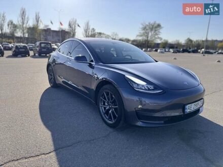 Тесла Модель 3 2018 у Дніпро (Дніпропетровську) на Automoto.ua Сірий Тесла Модель 3, об'ємом двигуна 0 л та пробігом 112 тис. км за 18699 $, фото 1 на Automoto.ua
