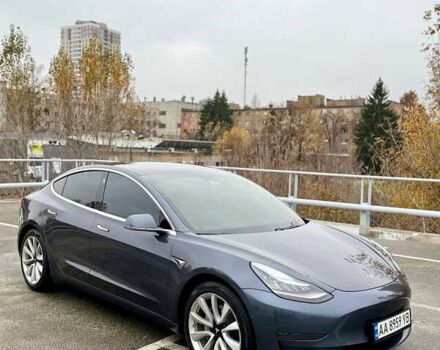 Серый Тесла Модель 3, объемом двигателя 0 л и пробегом 63 тыс. км за 20500 $, фото 1 на Automoto.ua