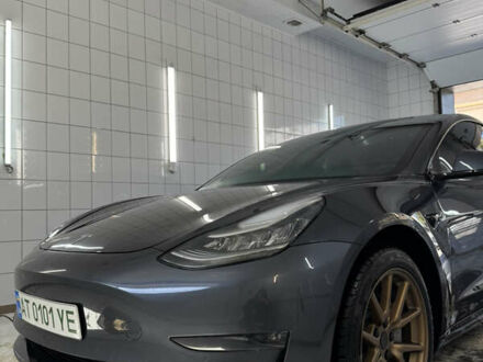 Серый Тесла Модель 3, объемом двигателя 0 л и пробегом 93 тыс. км за 19300 $, фото 1 на Automoto.ua