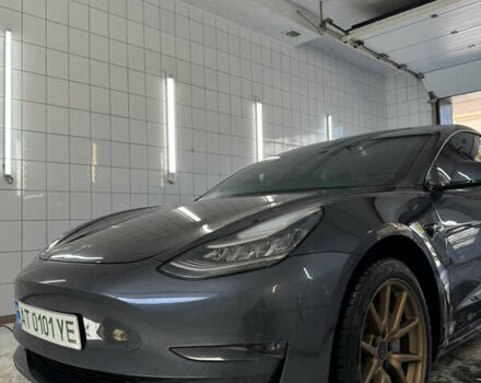 Серый Тесла Модель 3, объемом двигателя 0 л и пробегом 93 тыс. км за 19300 $, фото 1 на Automoto.ua