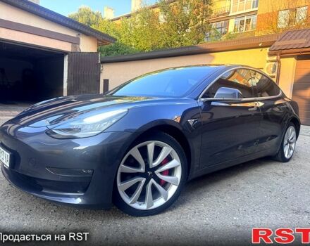 Серый Тесла Модель 3, объемом двигателя 0 л и пробегом 180 тыс. км за 18500 $, фото 1 на Automoto.ua