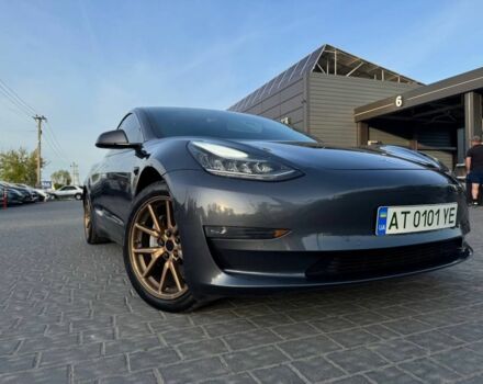 Серый Тесла Модель 3, объемом двигателя 0 л и пробегом 93 тыс. км за 20900 $, фото 1 на Automoto.ua