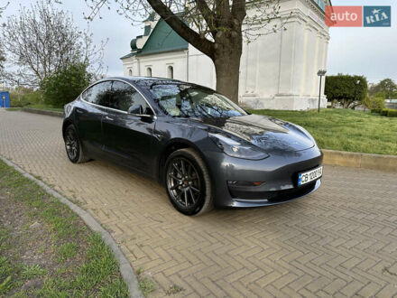 Тесла Модель 3 2019 у Нежине на Automoto.ua Сірий Тесла Модель 3, об'ємом двигуна 0 л та пробігом 69 тис. км за 20300 $, фото 1 на Automoto.ua