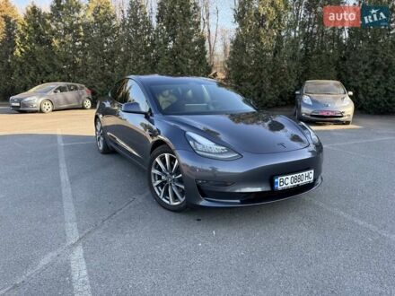 Тесла Модель 3 2019 в Львове на Automoto.ua Серый Тесла Модель 3, объемом двигателя 0 л и пробегом 37 тыс. км за 26100 $, фото 1 на Automoto.ua