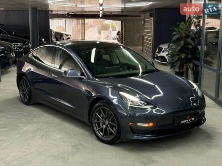 Серый Тесла Модель 3, объемом двигателя 0 л и пробегом 56 тыс. км за 16900 $, фото 1 на Automoto.ua