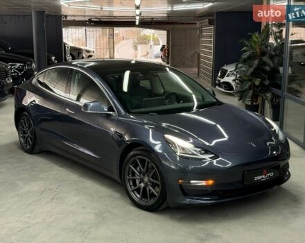 Серый Тесла Модель 3, объемом двигателя 0 л и пробегом 56 тыс. км за 16900 $, фото 1 на Automoto.ua