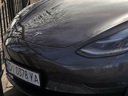 Тесла Модель 3 2019 в Ивано-Франковске на Automoto.ua Серый Тесла Модель 3, объемом двигателя 0 л и пробегом 140 тыс. км за 10000 $, фото 1 на Automoto.ua
