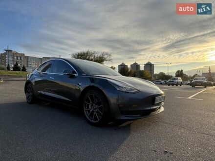 Тесла Модель 3 2019 у Києві на Automoto.ua Сірий Тесла Модель 3, об'ємом двигуна 0 л та пробігом 99 тис. км за 16900 $, фото 1 на Automoto.ua
