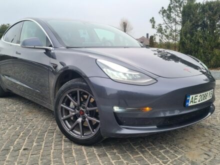 Тесла Модель 3 2019 у Дніпро (Дніпропетровську) на Automoto.ua Сірий Тесла Модель 3, об'ємом двигуна 0 л та пробігом 85 тис. км за 18000 $, фото 1 на Automoto.ua