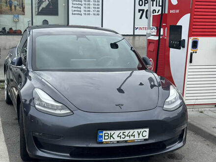 Серый Тесла Модель 3, объемом двигателя 0 л и пробегом 87 тыс. км за 20000 $, фото 1 на Automoto.ua
