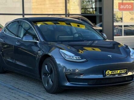 Тесла Модель 3 2019 в Ивано-Франковске на Automoto.ua Серый Тесла Модель 3, объемом двигателя 0 л и пробегом 90 тыс. км за 17300 $, фото 1 на Automoto.ua