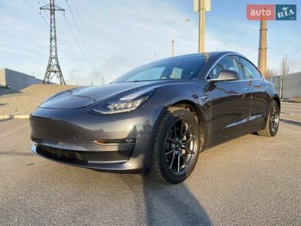 Тесла Модель 3 2019 в Днепре (Днепропетровске) на Automoto.ua Серый Тесла Модель 3, объемом двигателя 0 л и пробегом 45 тыс. км за 30000 $, фото 1 на Automoto.ua
