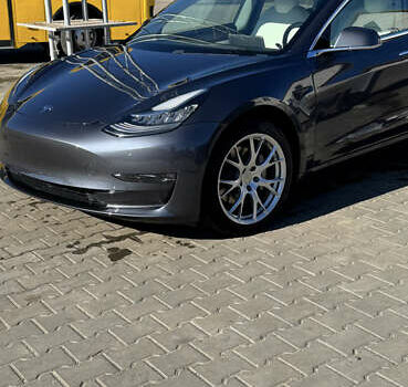 Сірий Тесла Модель 3, об'ємом двигуна 0 л та пробігом 203 тис. км за 15500 $, фото 1 на Automoto.ua