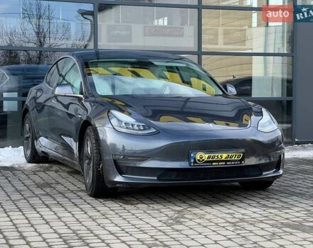 Серый Тесла Модель 3, объемом двигателя 0 л и пробегом 88 тыс. км за 22900 $, фото 1 на Automoto.ua