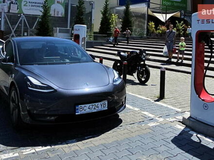 Тесла Модель 3 2019 в Львове на Automoto.ua Серый Тесла Модель 3, объемом двигателя 0 л и пробегом 124 тыс. км за 20600 $, фото 1 на Automoto.ua