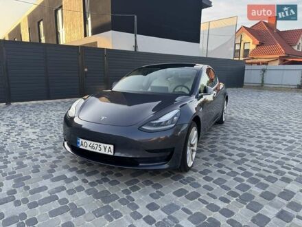Тесла Модель 3 2019 в Ужгороде на Automoto.ua Серый Тесла Модель 3, объемом двигателя 0 л и пробегом 99 тыс. км за 17600 $, фото 1 на Automoto.ua