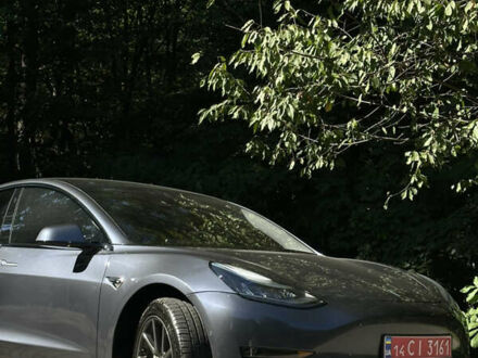 Тесла Модель 3 2020 у Ужгороді на Automoto.ua Сірий Тесла Модель 3, об'ємом двигуна 0 л та пробігом 68 тис. км за 15800 $, фото 1 на Automoto.ua