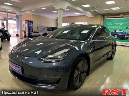 Серый Тесла Модель 3, объемом двигателя 80 л и пробегом 116 тыс. км за 18500 $, фото 1 на Automoto.ua