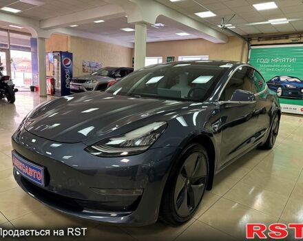 Серый Тесла Модель 3, объемом двигателя 80 л и пробегом 116 тыс. км за 18500 $, фото 1 на Automoto.ua