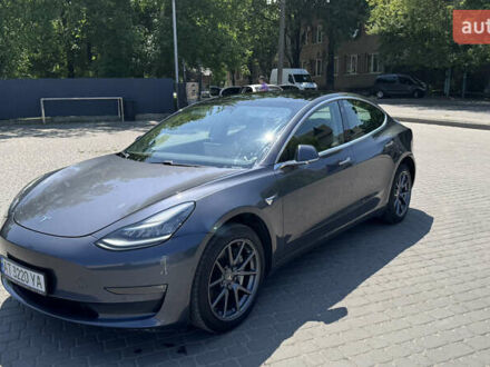 Тесла Модель 3 2020 в Ивано-Франковске на Automoto.ua Серый Тесла Модель 3, объемом двигателя 0 л и пробегом 80 тыс. км за 19999 $, фото 1 на Automoto.ua