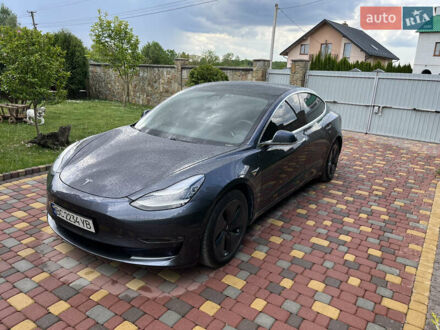 Тесла Модель 3 2020 в Львове на Automoto.ua Серый Тесла Модель 3, объемом двигателя 0 л и пробегом 68 тыс. км за 24500 $, фото 1 на Automoto.ua