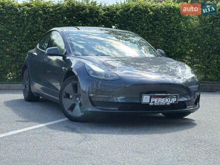 Тесла Модель 3 2020 у Києві на Automoto.ua Сірий Тесла Модель 3, об'ємом двигуна 0 л та пробігом 136 тис. км за 19999 $, фото 1 на Automoto.ua