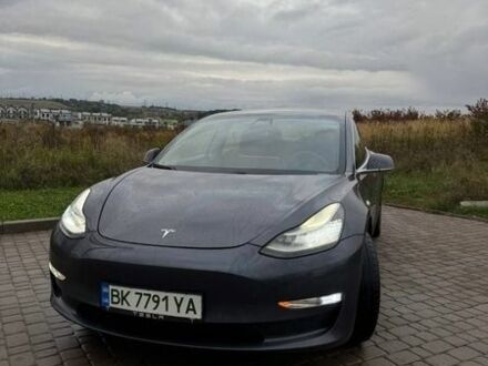 Серый Тесла Модель 3, объемом двигателя 0 л и пробегом 140 тыс. км за 14100 $, фото 1 на Automoto.ua