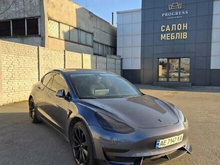 Тесла Модель 3 2020 в Днепре (Днепропетровске) на Automoto.ua Серый Тесла Модель 3, объемом двигателя 0 л и пробегом 52 тыс. км за 17900 $, фото 1 на Automoto.ua