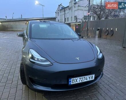 Серый Тесла Модель 3, объемом двигателя 0 л и пробегом 49 тыс. км за 18900 $, фото 1 на Automoto.ua