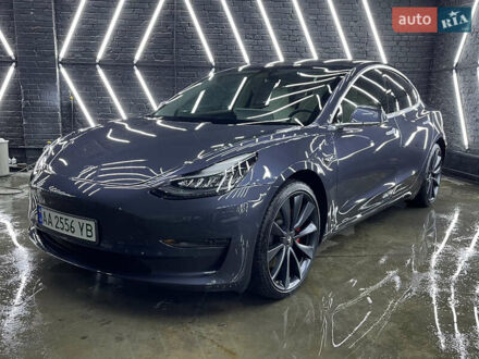 Тесла Модель 3 2020 у Києві на Automoto.ua Сірий Тесла Модель 3, об'ємом двигуна 0 л та пробігом 58 тис. км за 25000 $, фото 1 на Automoto.ua