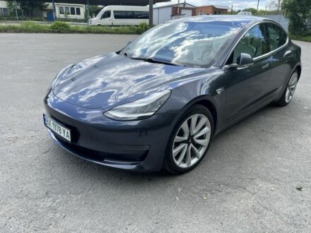 Тесла Модель 3 2020 у Шепетовке на Automoto.ua Сірий Тесла Модель 3, об'ємом двигуна 0 л та пробігом 70 тис. км за 24529 $, фото 1 на Automoto.ua