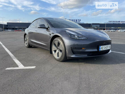 Тесла Модель 3 2021 в Днепре (Днепропетровске) на Automoto.ua Серый Тесла Модель 3, объемом двигателя 0 л и пробегом 18 тыс. км за 22000 $, фото 1 на Automoto.ua