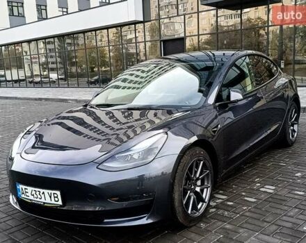 Тесла Модель 3 2022 в Днепре (Днепропетровске) на Automoto.ua Серый Тесла Модель 3, объемом двигателя 0 л и пробегом 30 тыс. км за 19500 $, фото 1 на Automoto.ua