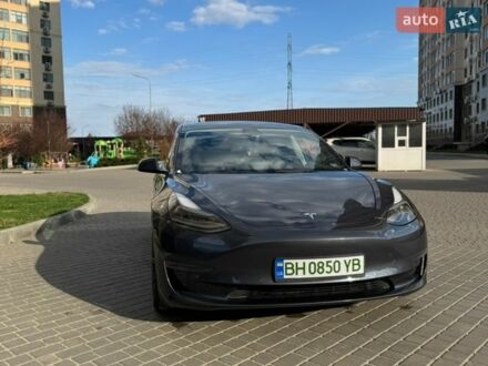 Серый Тесла Модель 3, объемом двигателя 0 л и пробегом 300 тыс. км за 15500 $, фото 1 на Automoto.ua