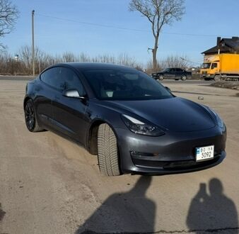 Серый Тесла Модель 3, объемом двигателя 0 л и пробегом 52 тыс. км за 23900 $, фото 1 на Automoto.ua