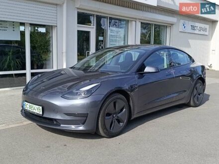 Серый Тесла Модель 3, объемом двигателя 0 л и пробегом 54 тыс. км за 20000 $, фото 1 на Automoto.ua