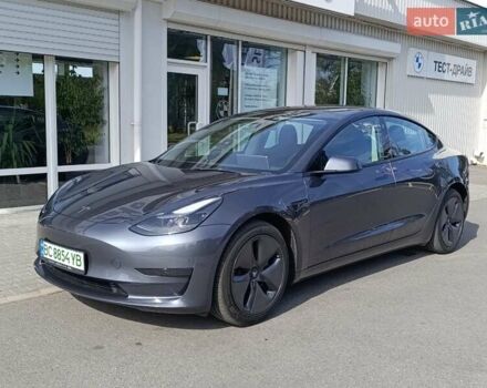 Серый Тесла Модель 3, объемом двигателя 0 л и пробегом 54 тыс. км за 20000 $, фото 1 на Automoto.ua