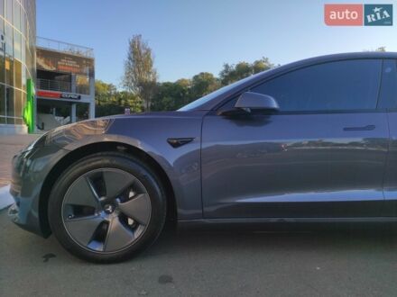 Серый Тесла Модель 3, объемом двигателя 0 л и пробегом 3 тыс. км за 26500 $, фото 1 на Automoto.ua