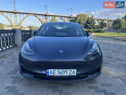 Серый Тесла Модель 3, объемом двигателя 0 л и пробегом 3 тыс. км за 23000 $, фото 1 на Automoto.ua