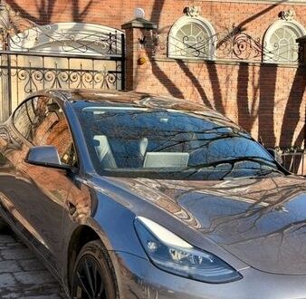 Серый Тесла Модель 3, объемом двигателя 0 л и пробегом 53 тыс. км за 20500 $, фото 1 на Automoto.ua