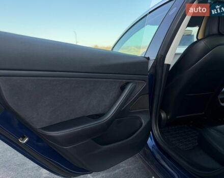 Синій Тесла Модель 3, об'ємом двигуна 0 л та пробігом 180 тис. км за 16999 $, фото 13 на Automoto.ua