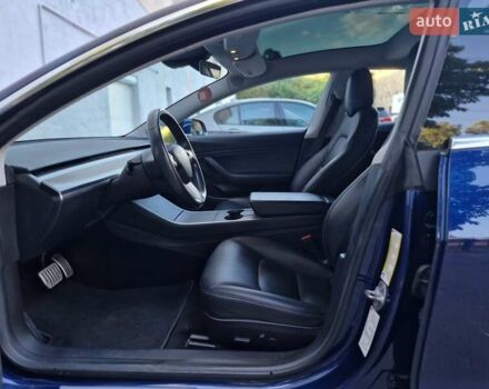 Синий Тесла Модель 3, объемом двигателя 0 л и пробегом 98 тыс. км за 19990 $, фото 41 на Automoto.ua