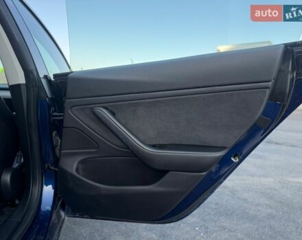 Синій Тесла Модель 3, об'ємом двигуна 0 л та пробігом 180 тис. км за 16999 $, фото 18 на Automoto.ua