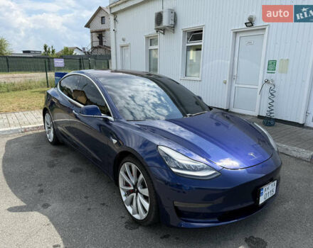 Тесла Модель 3 2018 у Києві на Automoto.ua Синій Тесла Модель 3, об'ємом двигуна 0 л та пробігом 108 тис. км за 20800 $, фото 3 на Automoto.ua